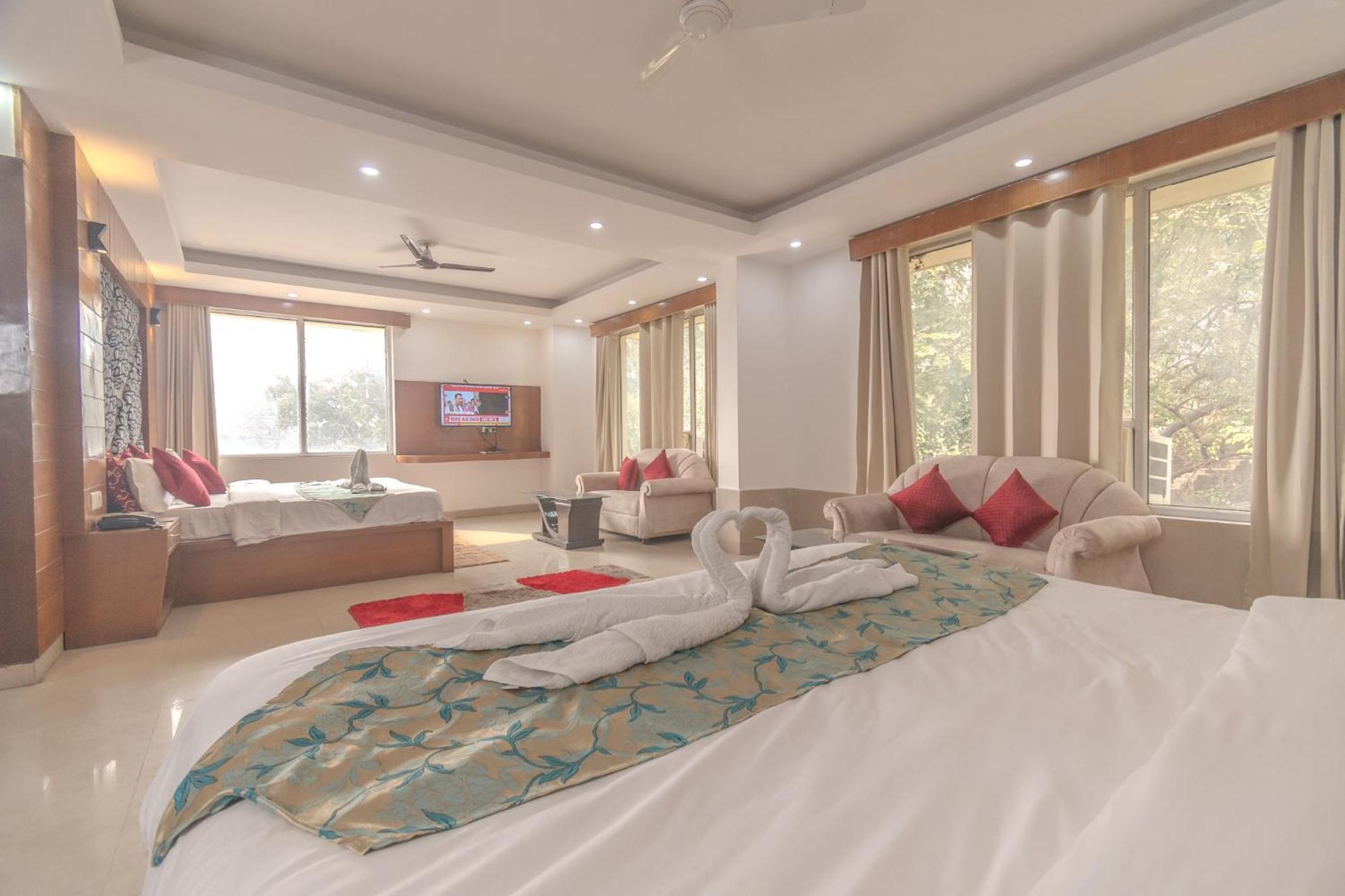 הרידוואר Hotel Raj Mandir מראה חיצוני תמונה